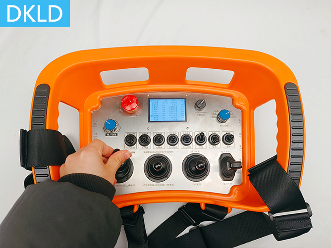 3個(gè)雙軸搖桿1個(gè)單軸搖桿多功能有線無(wú)線一體式隧道掘進(jìn)機(jī)工業(yè)遙控器